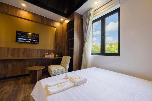 th luxury hotel