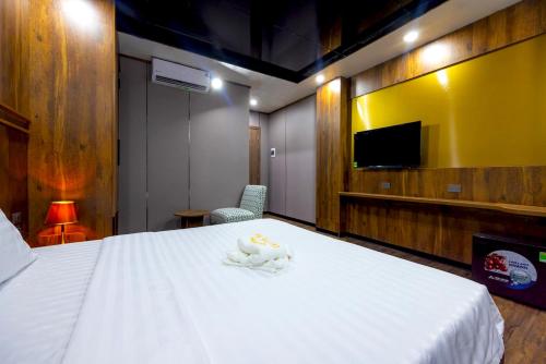 th luxury hotel