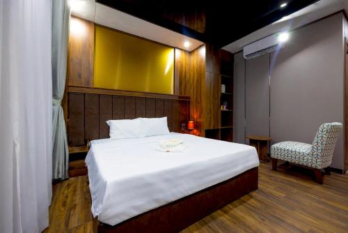 th luxury hotel