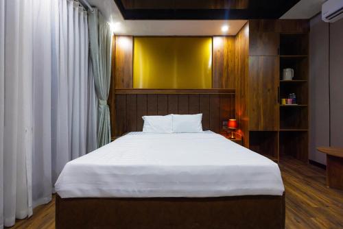 th luxury hotel