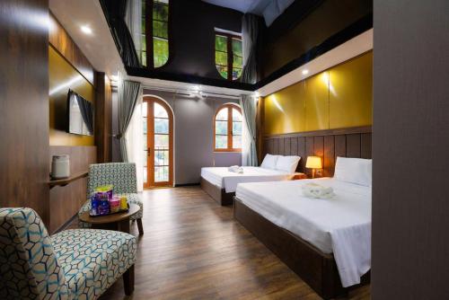 th luxury hotel