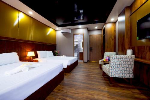 th luxury hotel