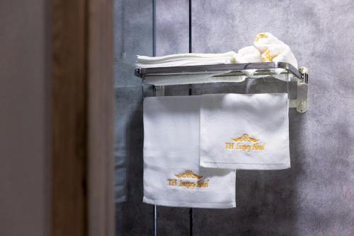 th luxury hotel