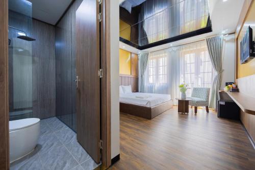 th luxury hotel