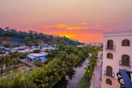 th luxury hotel