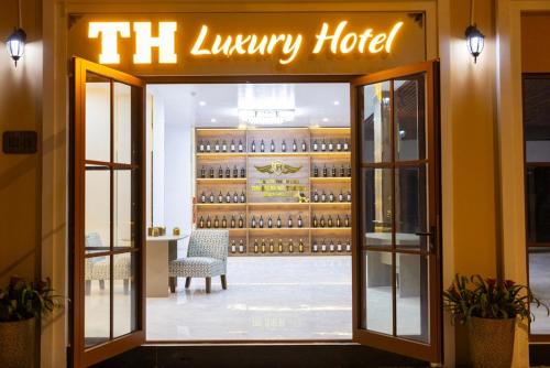 th luxury hotel