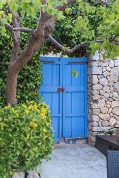 hotel moscari by cheelhotels