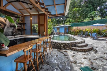 Casa Del Arbol,Valle Pura Vida,3 star