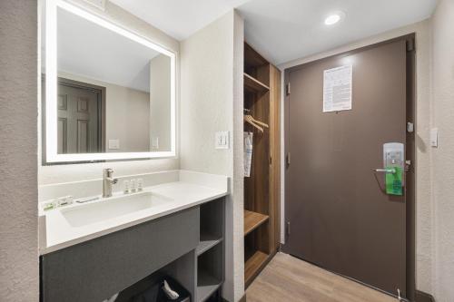 hawthorn extended stay by wyndham nashville airport opryland