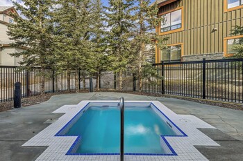 mountain view condo lodges at canmore