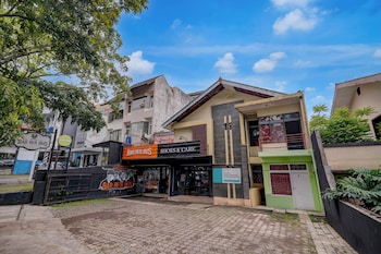 hotel o near dbotanica bandung mall for