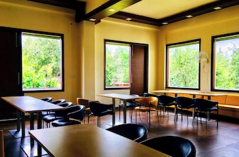 luxury hotel palm bhimtal