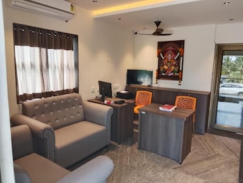 Sam's Court Elite Stay,,2 star