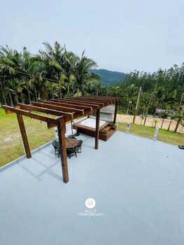 sitio moderno do zizo com jacuzzi