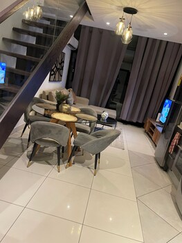 Danny's Lux Home,,4 star