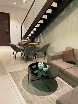 Danny's Lux Home,,4 star