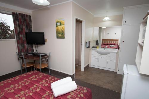 commodore motor lodge