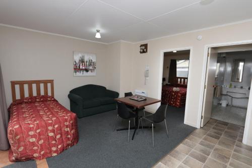 commodore motor lodge