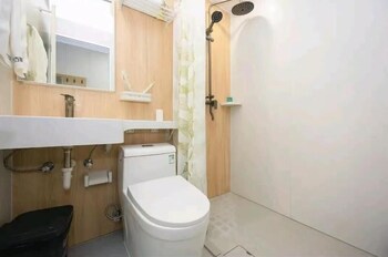 Qiqiaowu Hotel Xinfadi Subway Station,,3 star
