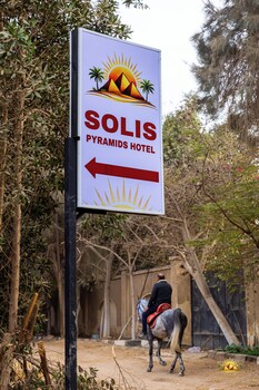 solis pyramids view hotel