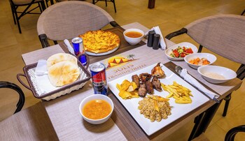 solis pyramids view hotel