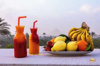 solis pyramids view hotel