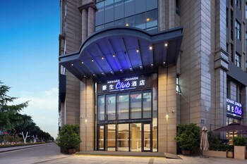 howard johnson club hotel
