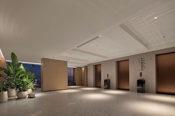howard johnson club hotel