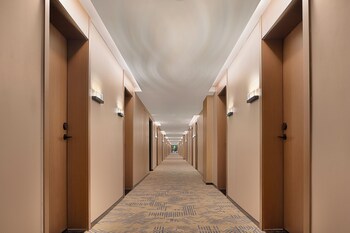 howard johnson club hotel