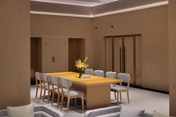 howard johnson club hotel