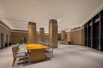 howard johnson club hotel