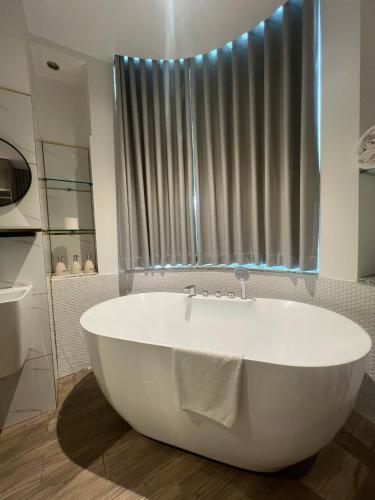 anh trang luxury hotel