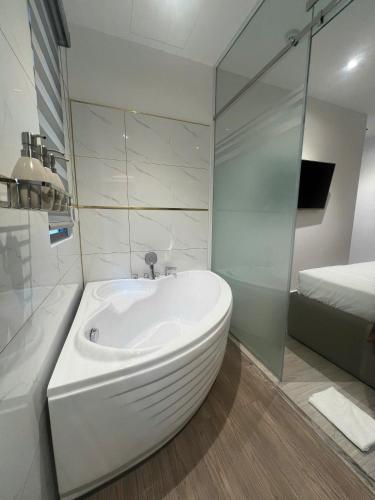 anh trang luxury hotel
