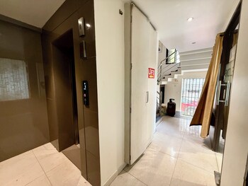 Hotel Center Point,,2 star