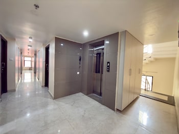 Hotel Center Point,,2 star