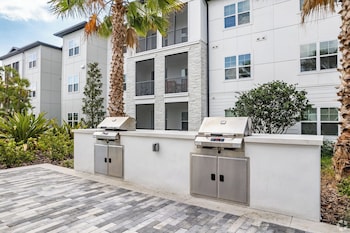 pinnacle apartments w amenties by heavenly homes