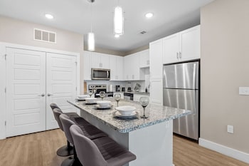 pinnacle apartments w amenties by heavenly homes