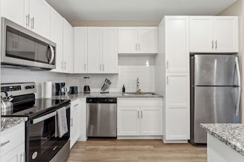 pinnacle apartments w amenties by heavenly homes