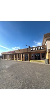 Cataline Motor Inn,,2 star