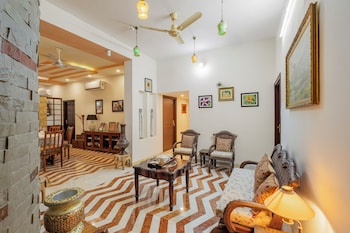 alaya stays abhimanyu mansion pearl