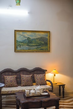 alaya stays abhimanyu mansion pearl