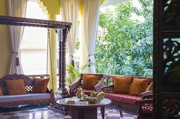 alaya stays abhimanyu mansion pearl