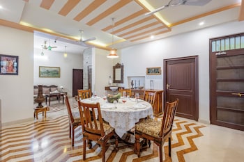 alaya stays abhimanyu mansion pearl