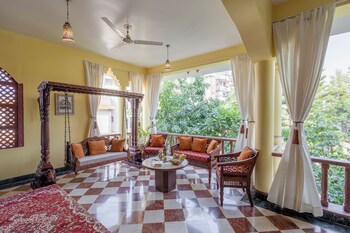 alaya stays abhimanyu mansion pearl