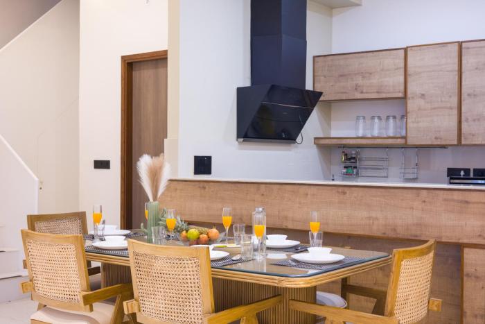 elivaas antarmann casa zenith 6 bhk