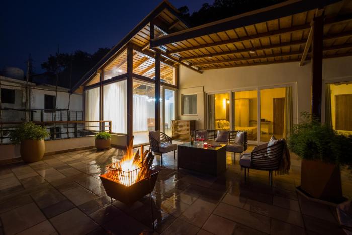 elivaas antarmann casa zenith 6 bhk