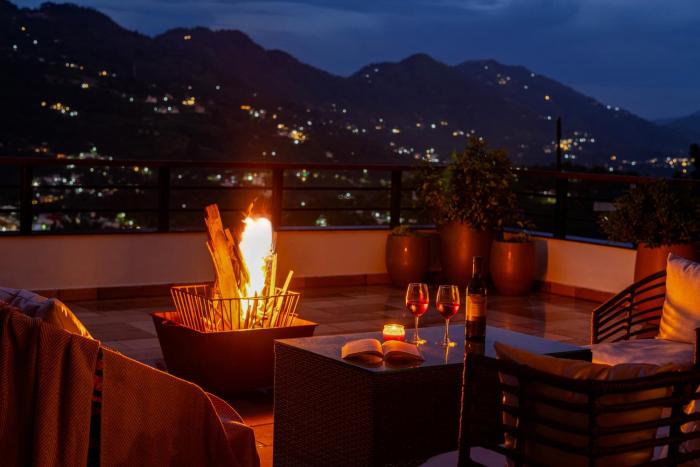 elivaas antarmann casa zenith 6 bhk