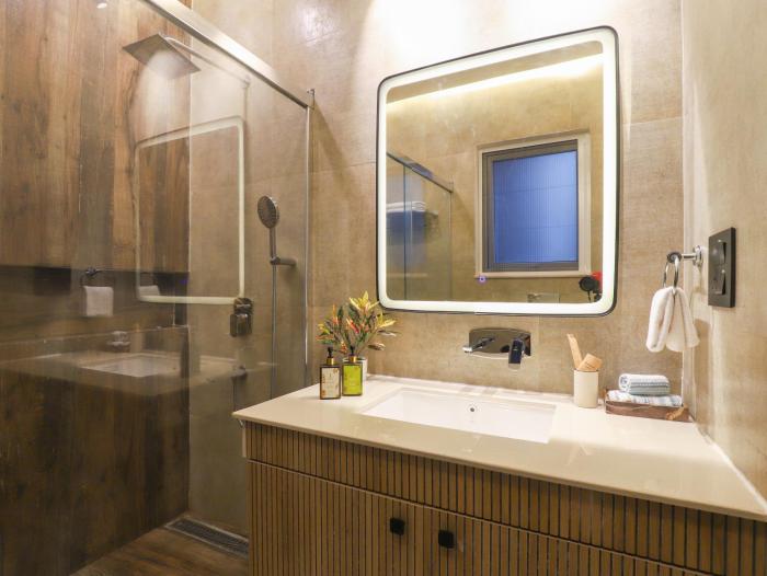 elivaas antarmann casa zenith 6 bhk