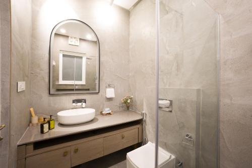 elivaas antarmann casa zenith 6 bhk