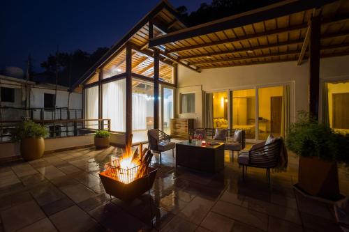 elivaas antarmann casa zenith 6 bhk